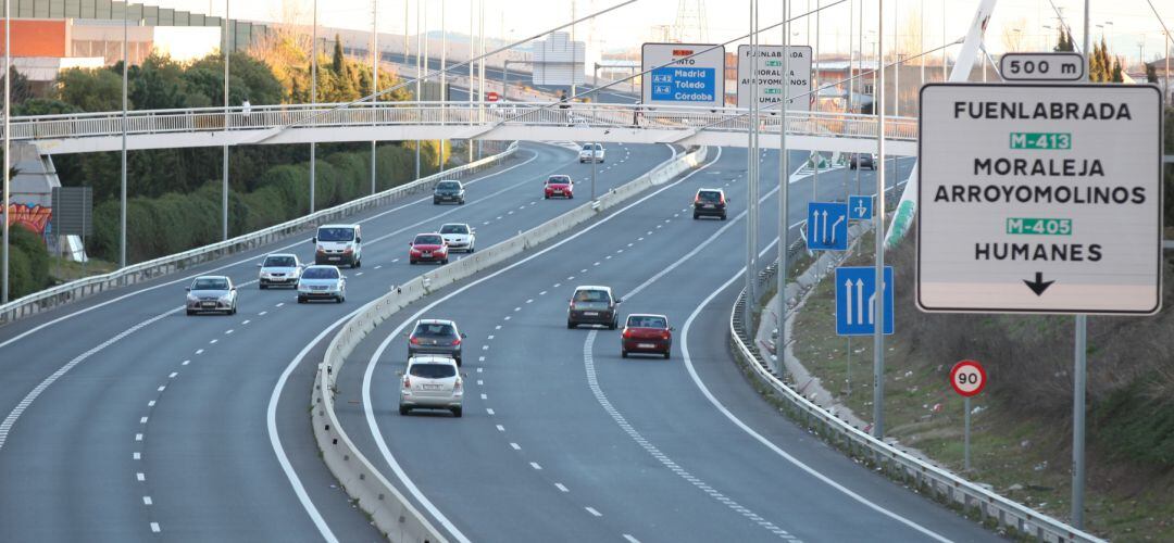 Las obras sobre esta pasarela buscan mejorar la instalación muy usada por los vecinos.