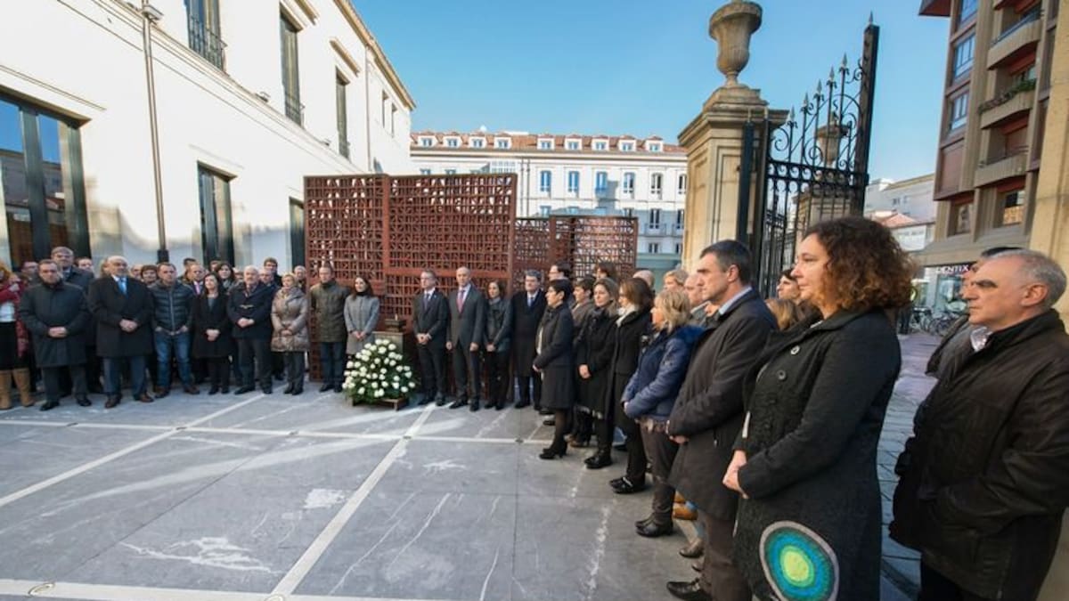 Ayuntamientos de EH Bildu celebran por primera vez el Día de la Memoria