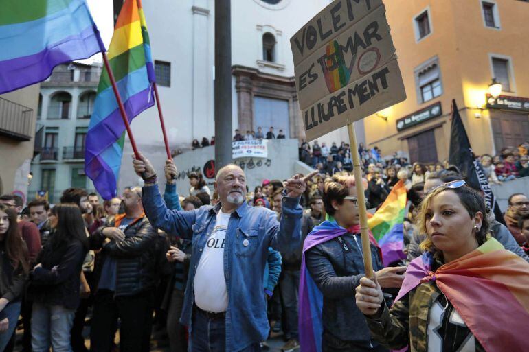 La plaza de Sant Pere de Berga (Barcelona), donde el lunes se manifestaron más de trescientas personas para rechazar las agresiones homófobas 