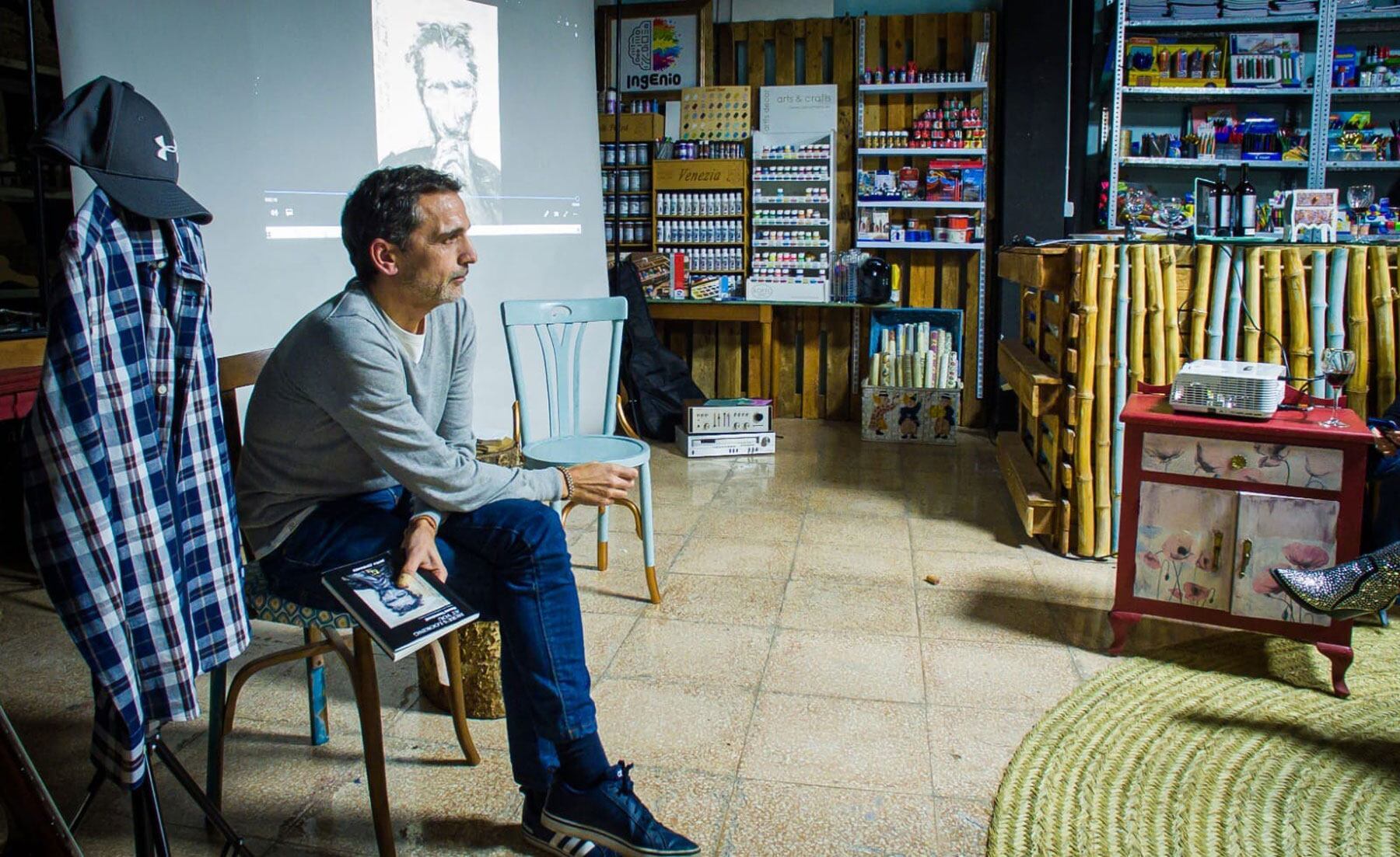 Javier Tortosa, en una presentación previa en una librería