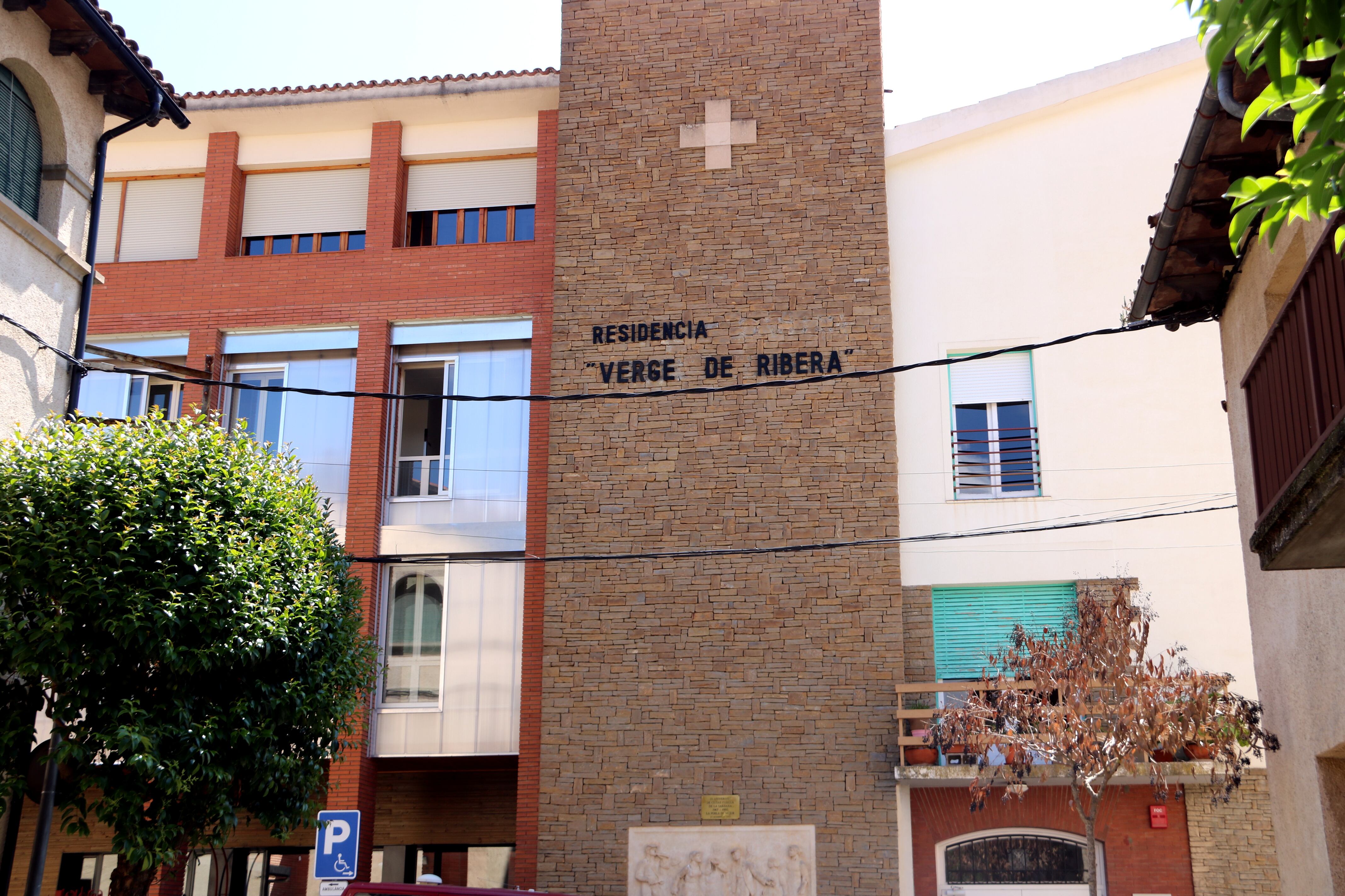 Pla general de l'edifici de la Residència Verge de Ribera de la Pobla de Segur. Imatge del 26 de maig del 2020. (horitzontal)