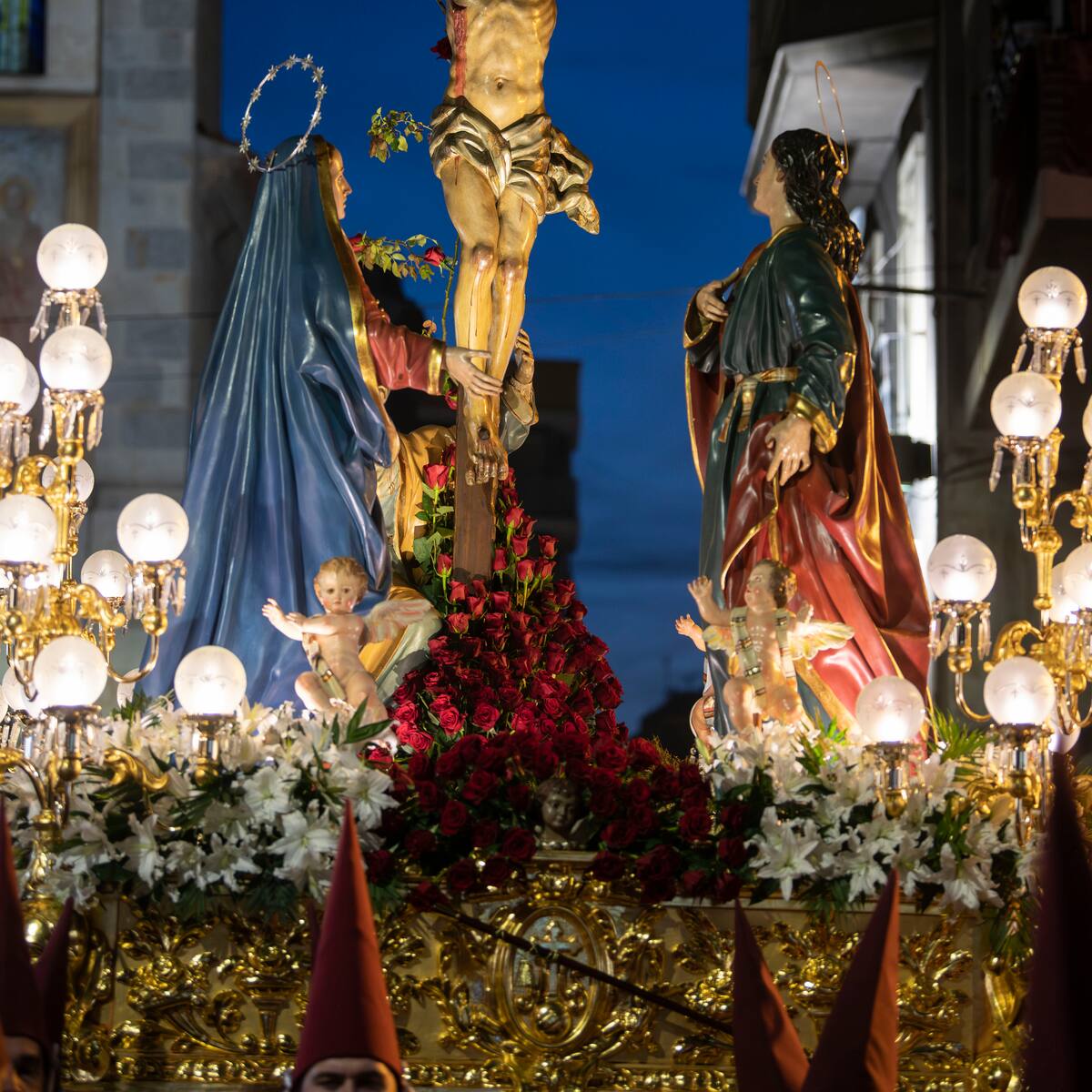 San Antolín se viste este Lunes Santo de magenta para la procesión del Cristo del Perdón