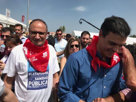 El líder del PSOE junto al portavoz municipal del PSOE en Ponferrada, Olegario Ramón