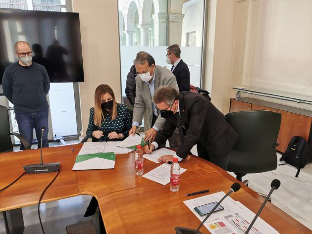 Acto de comunicación de la subvención de la Junta al Ayuntamiento de Baza para el proyecto de musealización de la tumba de la Dama de Baza