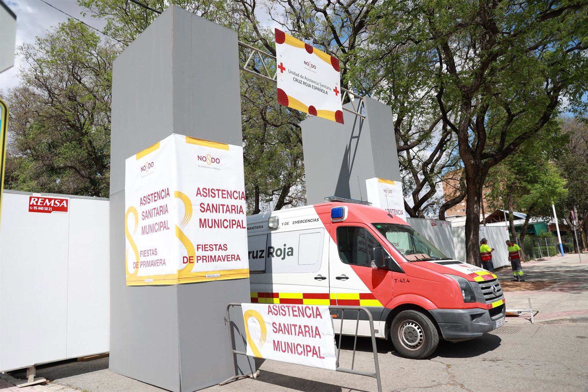 Archivo - Instalaciones de asistencia sanitaria instaladas junto al Real de la Feria.- Rocío Ruz - Europa Press - Archivo