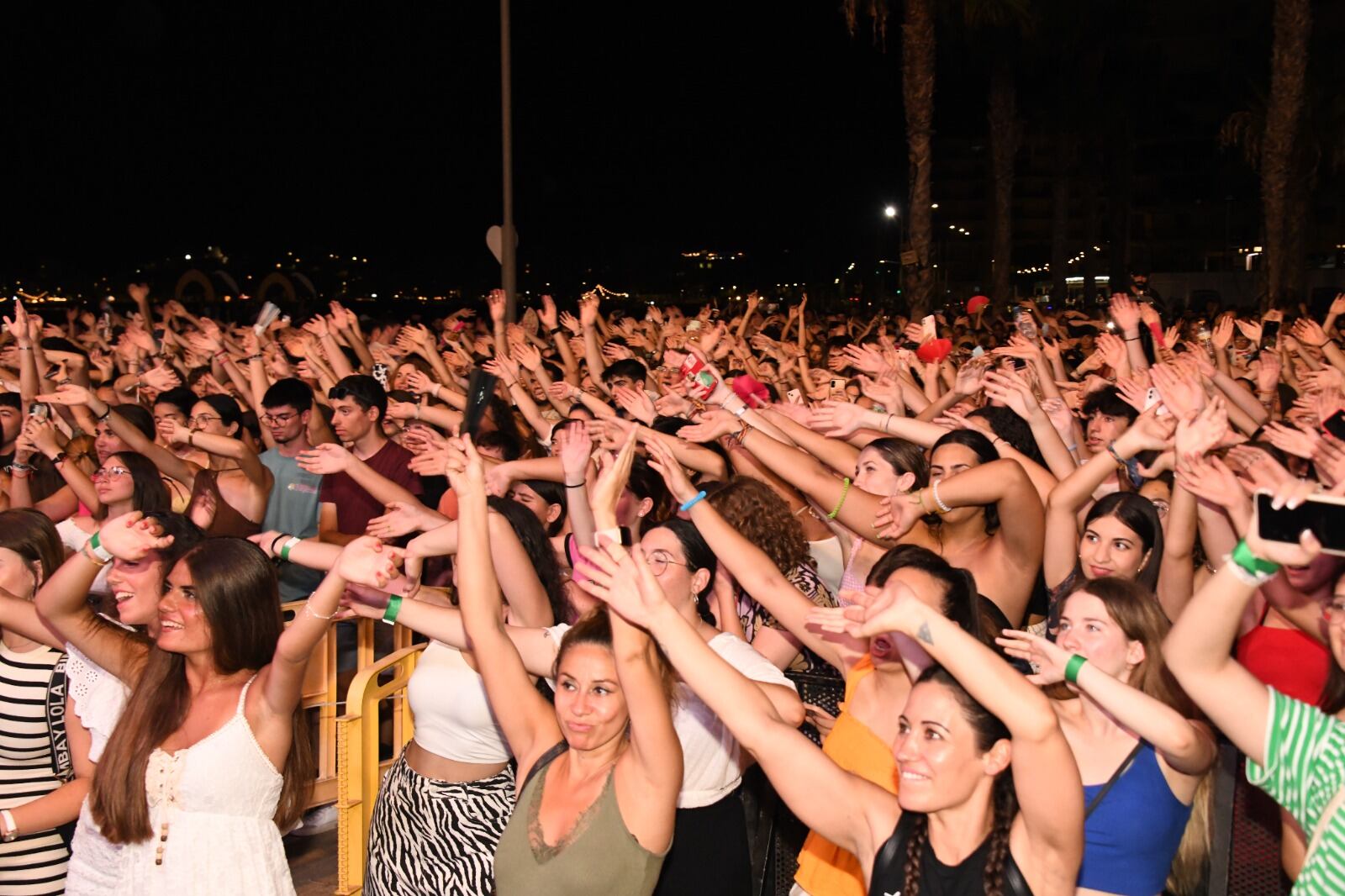 El público disfrutando de Los 40 Summer Live en Águilas