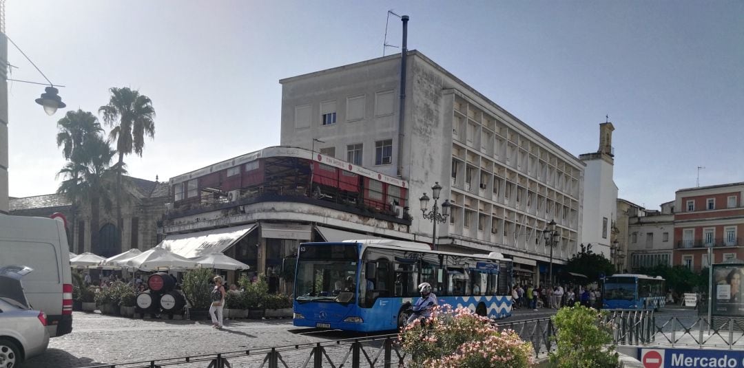 El edificio se encuentra en pleno centro de Jerez