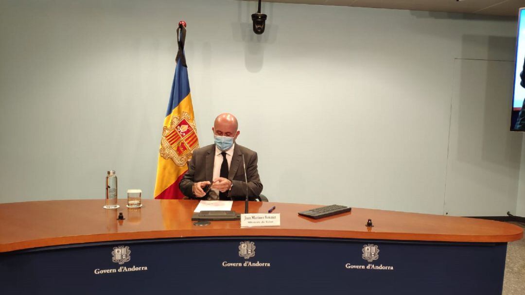 El ministre de Salut, Joan Martínez Benazet, minuts abans de començar la roda de premsa d'aquest dimarts per actualitzar les dades sobre el coronavirus.