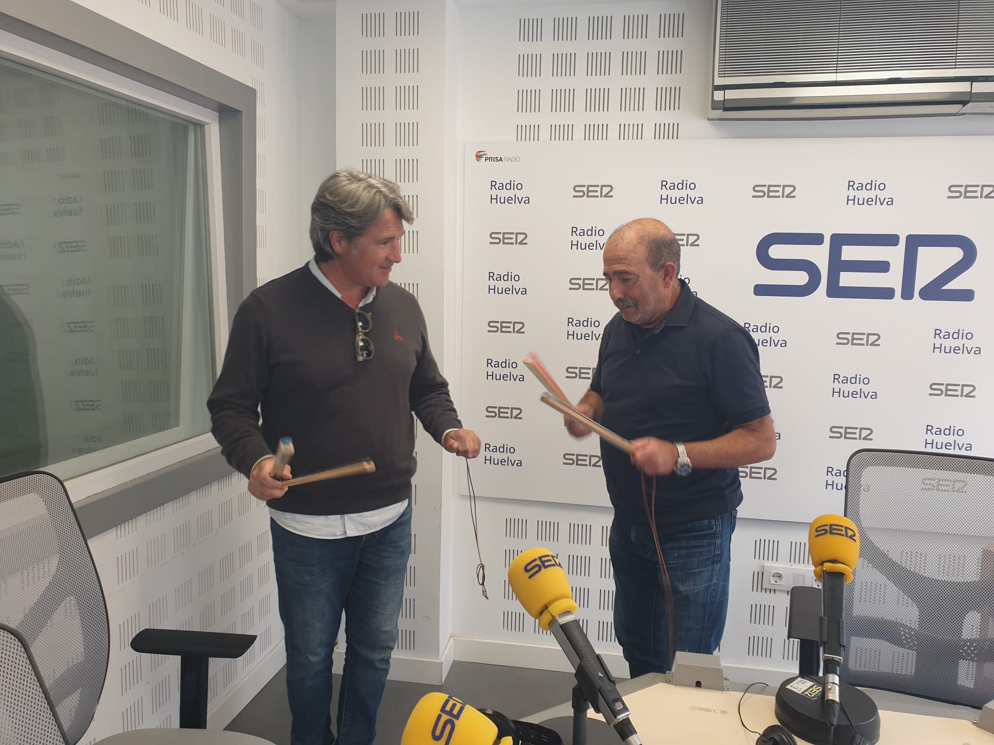 José Hernández (Pepote), inventor de la cañeta y Antonio García ex director de la Escuela de Arte León Ortega de Huelva