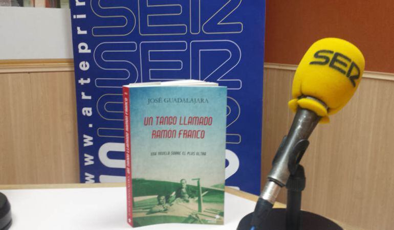 La novela ‘Un tango llamado Ramón Franco‘ ha sido escrita por José Guadalajara