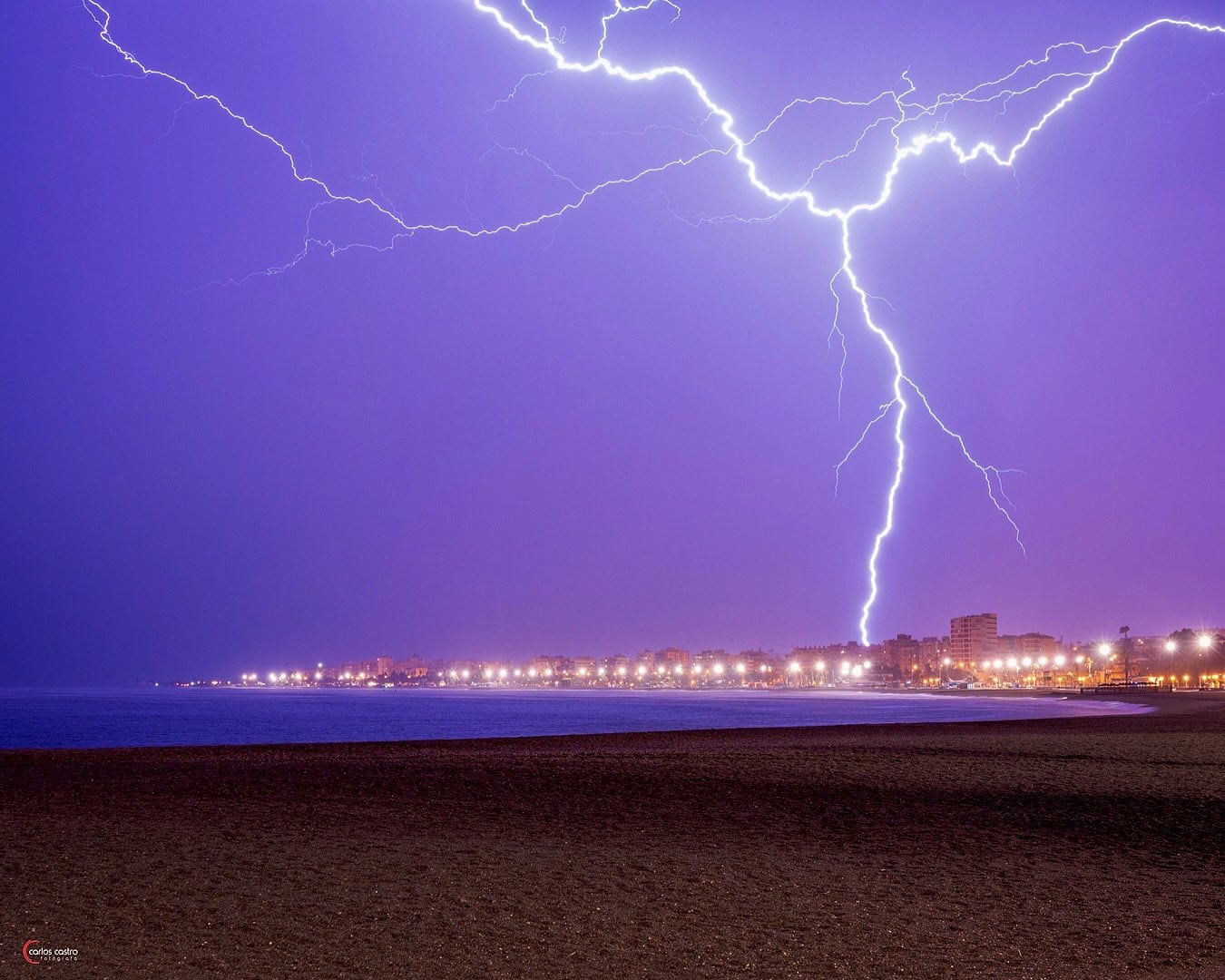 Málaga registró 10.810 rayos durante la fuerte tormenta que descargó el martes según AEMET