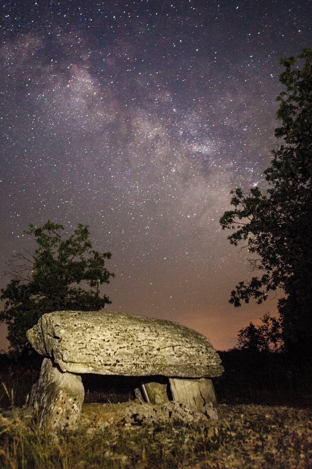 “Dolmen du Pech Laglaire face à la Voie Lactée”, segundo premio