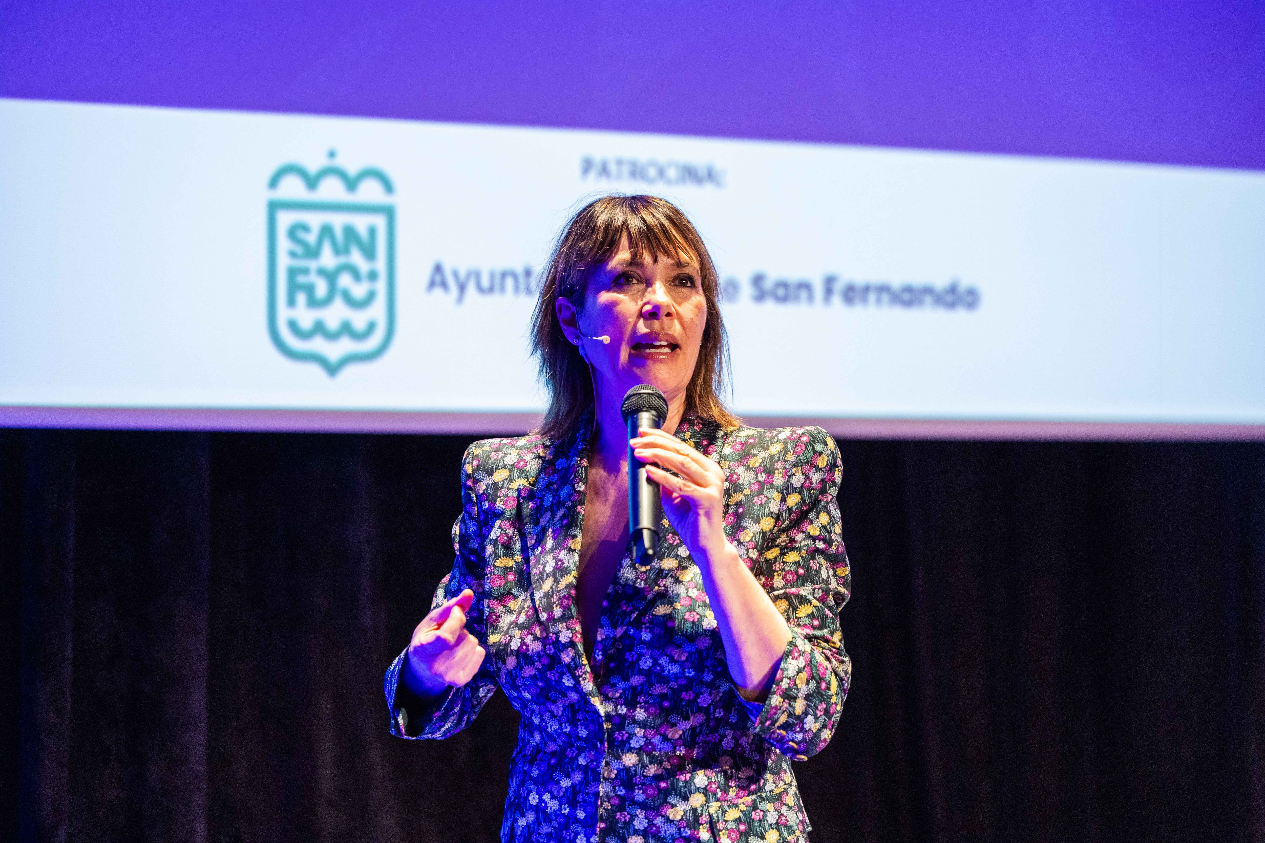 Mabel Lozano durante su interesante intervención
