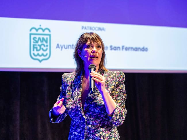 Mabel Lozano durante su interesante intervención