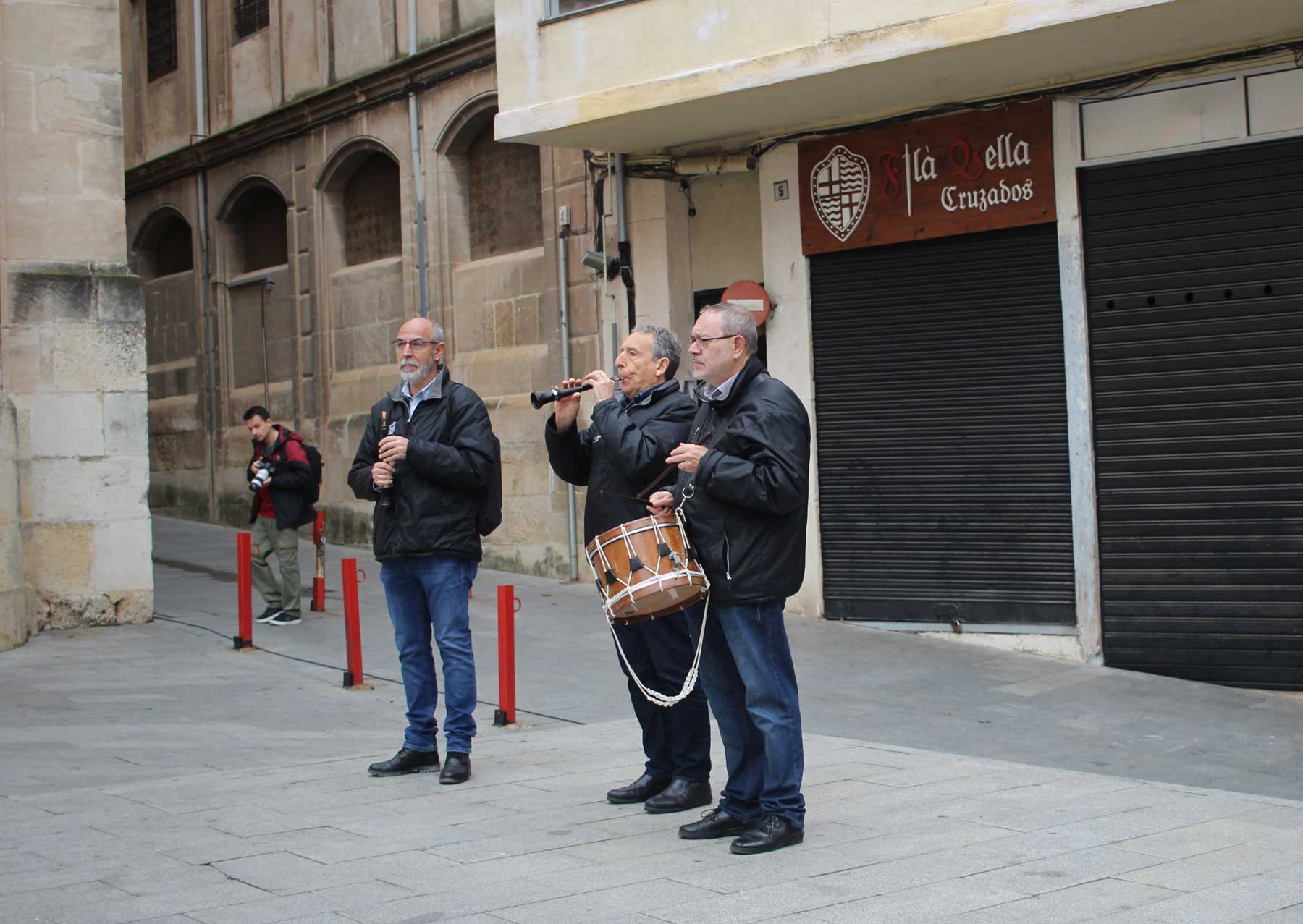 Les dolçaines i el tabal de La Cordeta van interpretar La Muixeranga