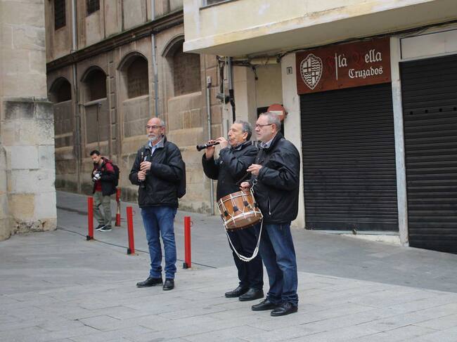 Les dolçaines i el tabal de La Cordeta van interpretar La Muixeranga
