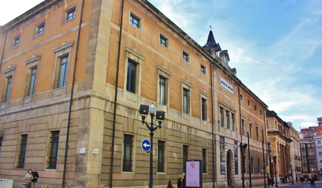 Exterior del Antiguo Instituto, que este verano será sede de la Semana Negra. 