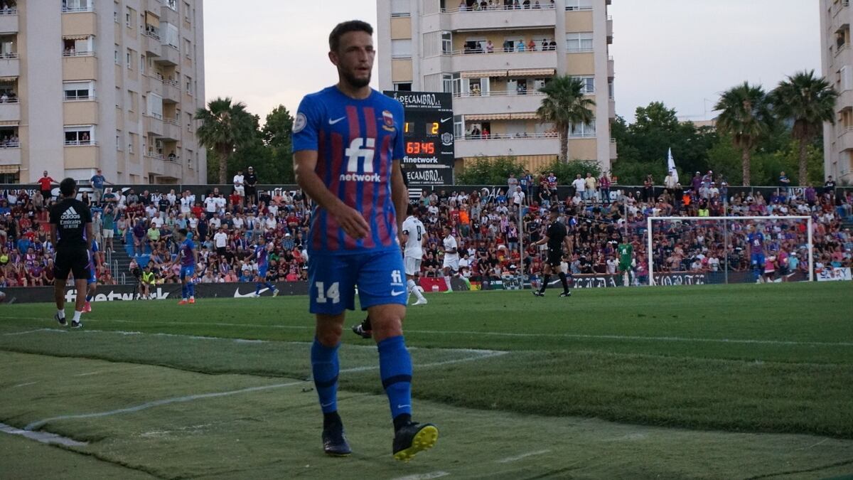 El futuro de Miguel Núñez parece estar lejos del Eldense