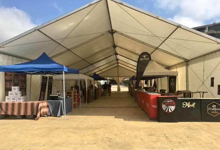 Carpa que alberga el Encuentro de Microcerveceros Artesanos