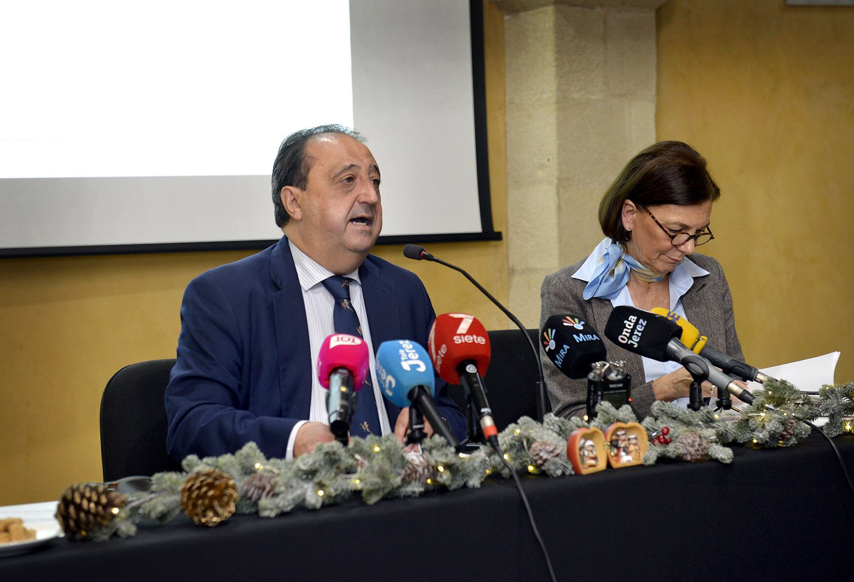 Francisco Zurita y Carla Puerto durante la presentación de la programación de Navidad