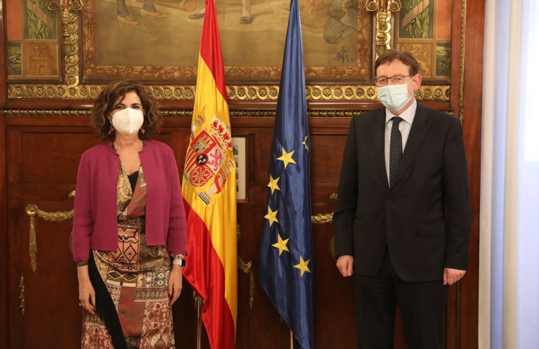 La ministra de Hacienda, María Jesús Montero, durante un encuentro con el president de la Generalitat Valenciana, Ximo Puig, en una imagen de archivo