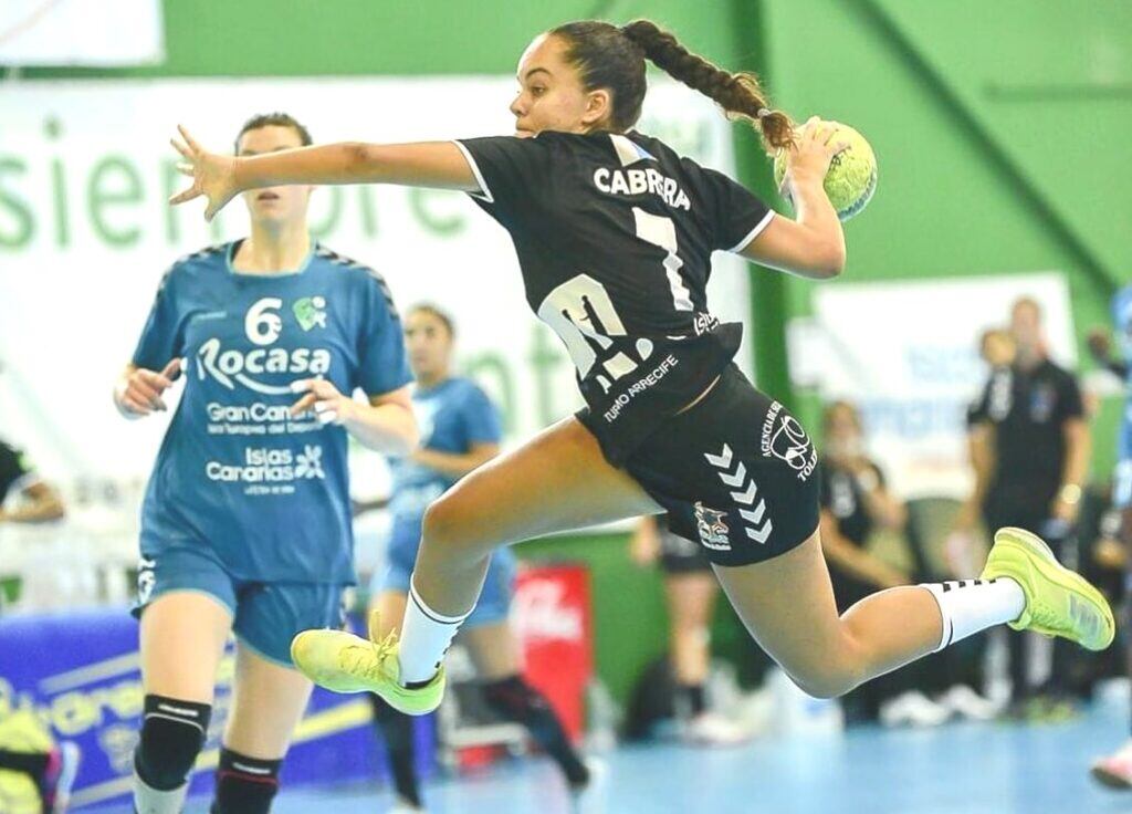 Melania Cabrera en un partido con el CICAR Lanzarote Ciudad de Arrecife.