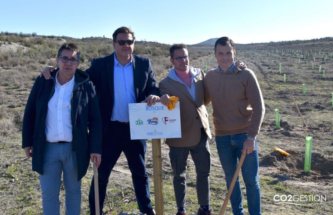 Javier Cruz, Manolo Torres, César Slocker y Juanjo Camacho participaron en la plantación en Pina de Ebro