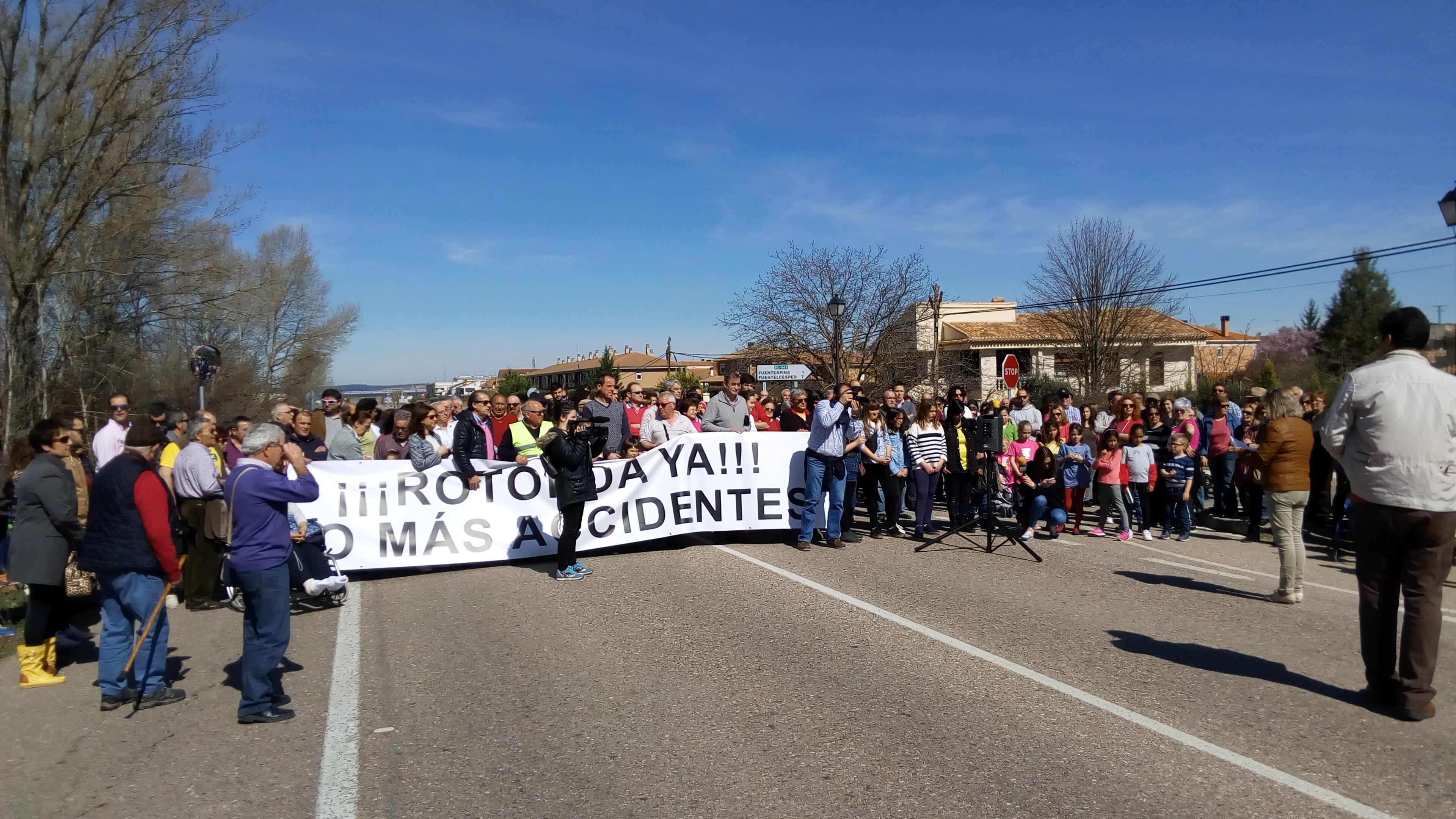 Imagen de archivo de la manifestación que tuvo lugar en marzo de 2017 para solicitar la rotonda de acceso al municipio