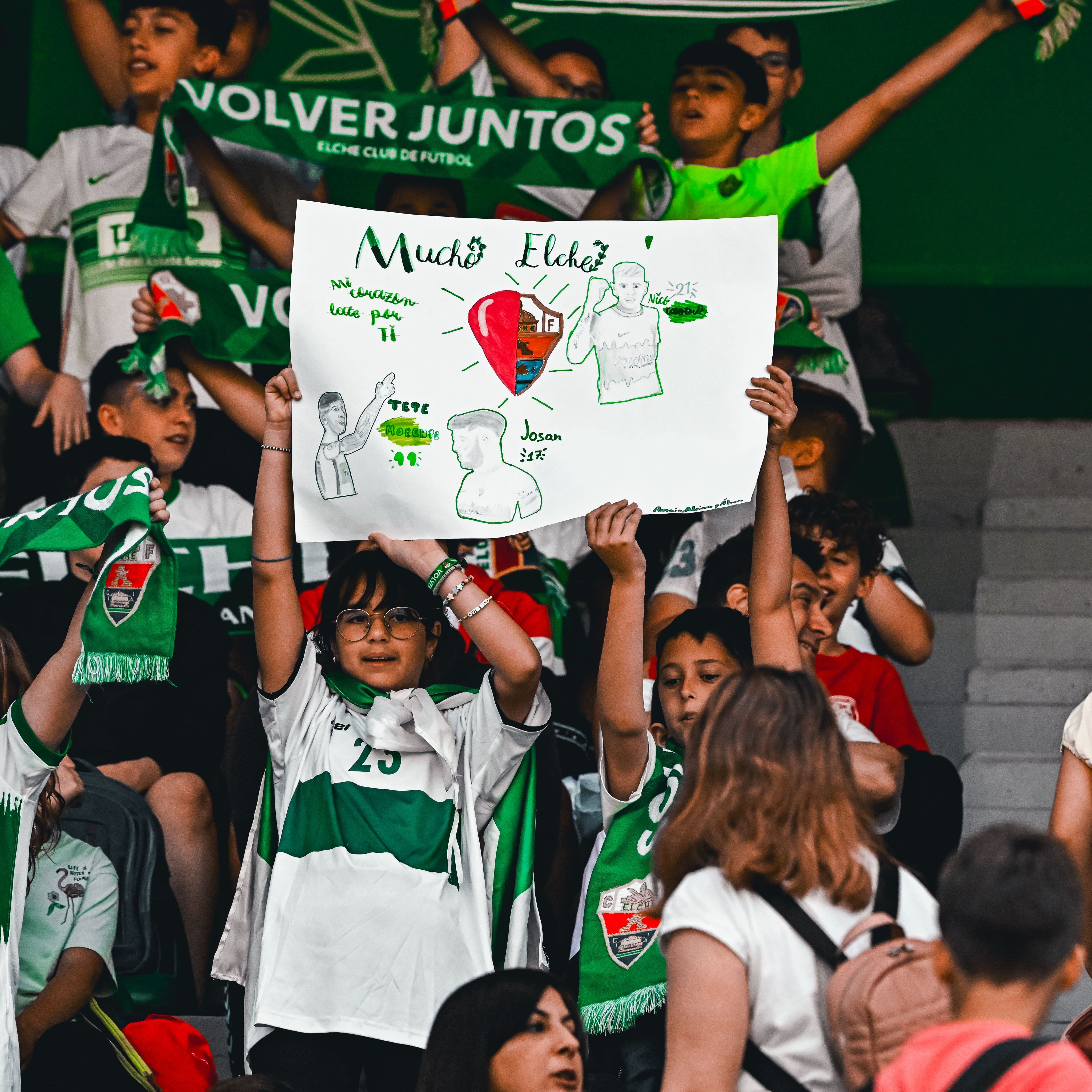 Un momento de la actividad &quot;Coles Franjiverdes&quot; en el Martínez Valero