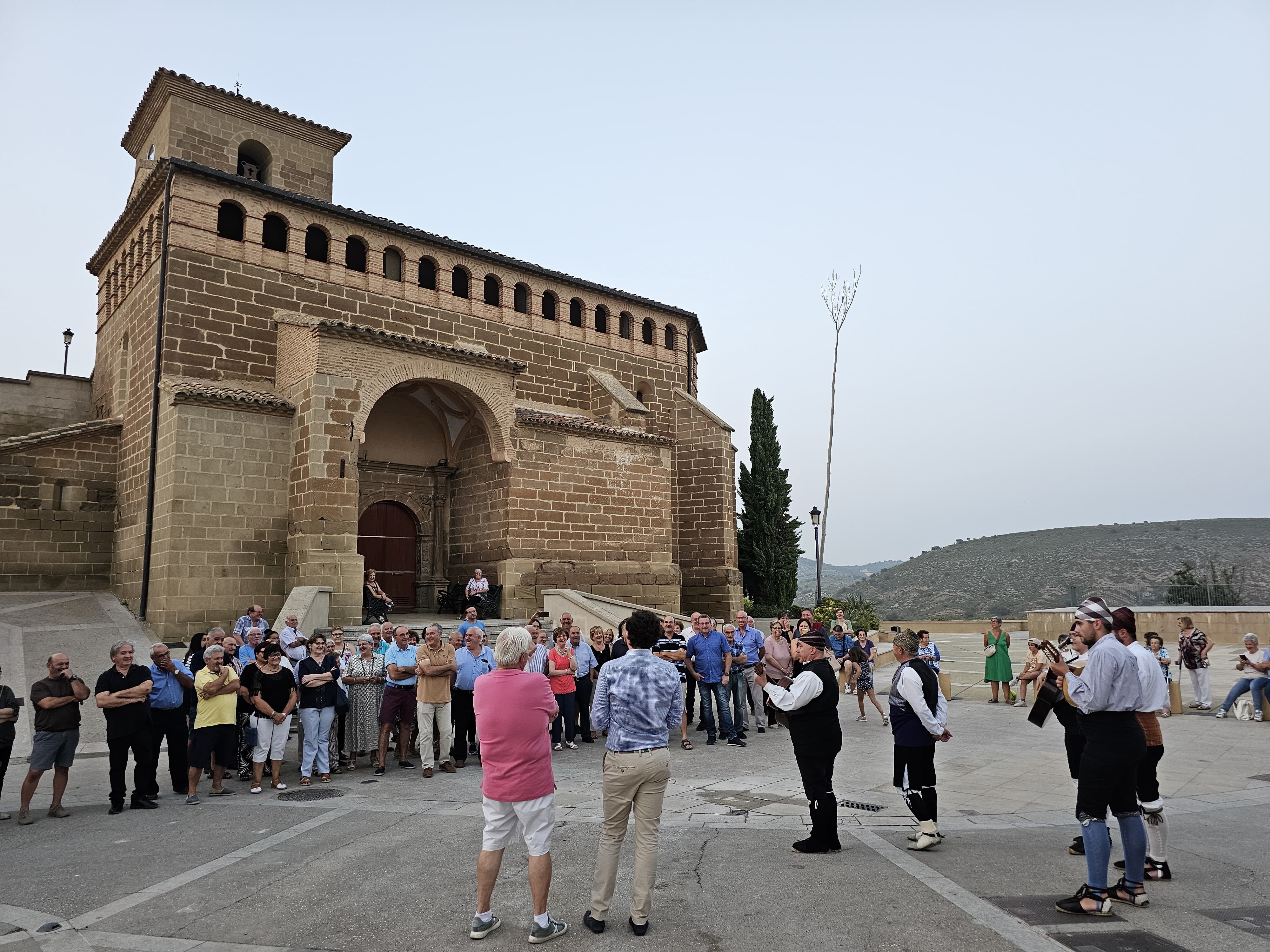 Arrancan las fiestas de Peraltilla con una ronda homenaje a los mayores de la localidad