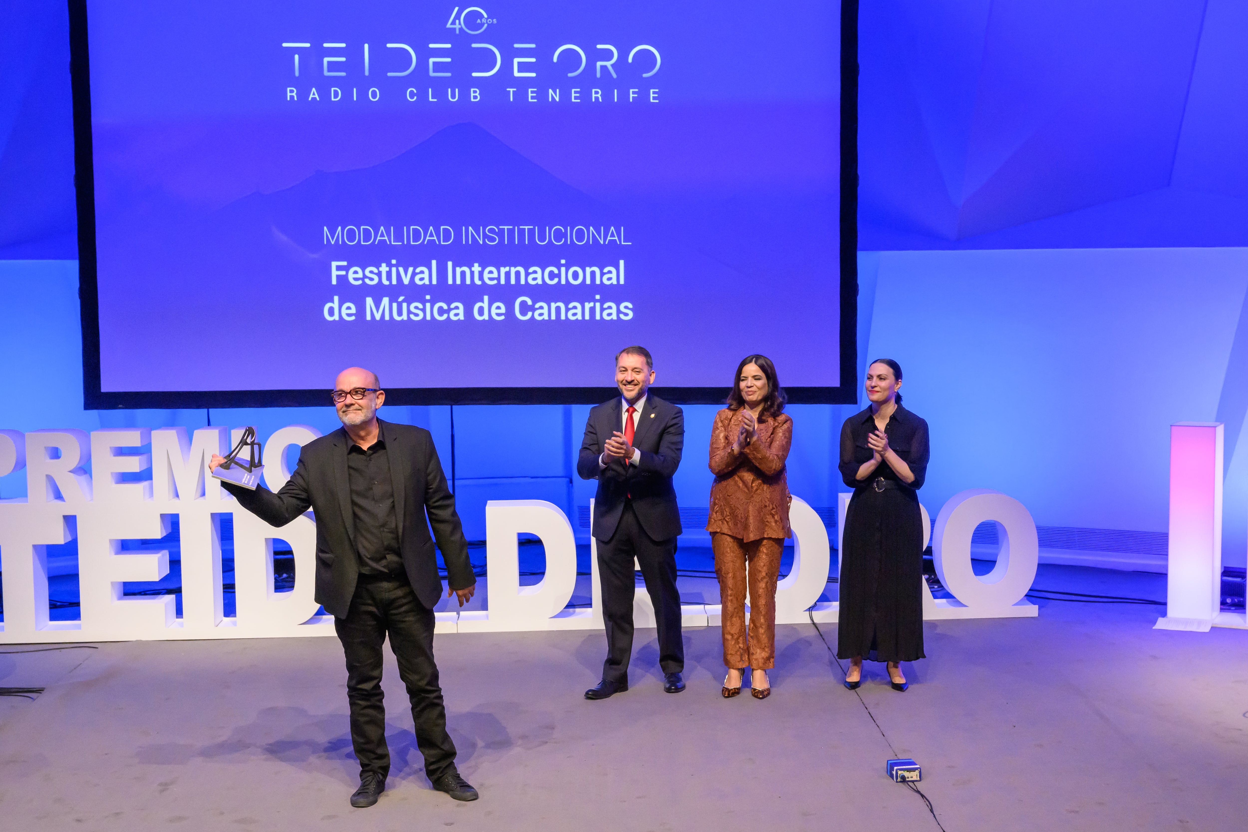 Jorge Perdigón recoge el Teide de Oro de la modalidad institucional