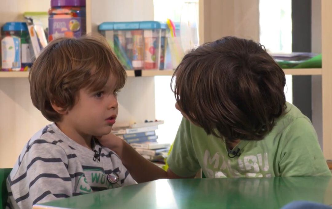 La emotiva explicación de un niño de La Palma a su hermano pequeño sobre por qué no puede acabar con el volcán.