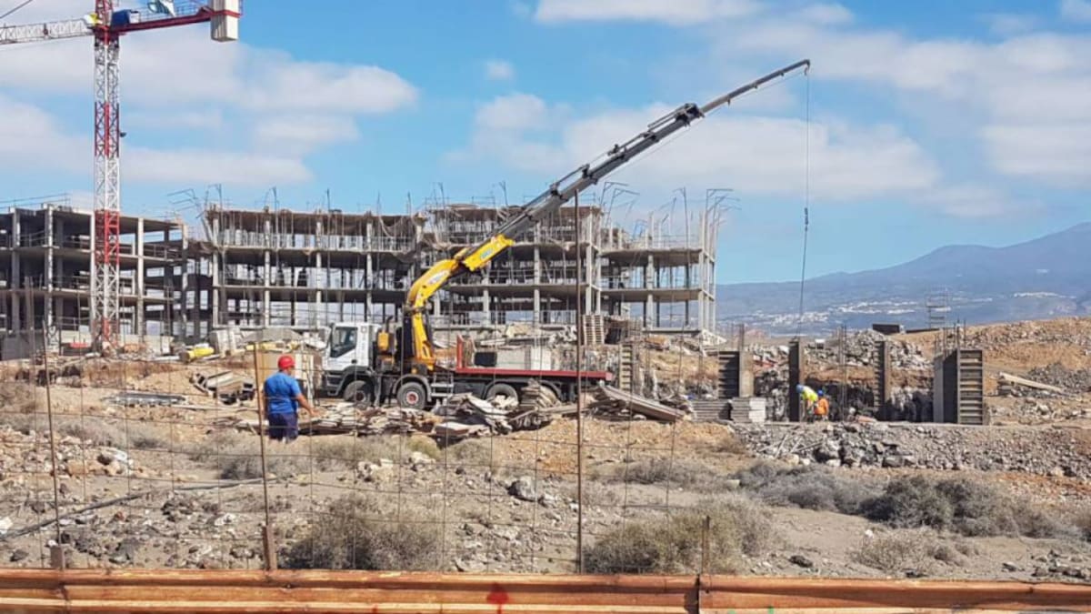 El Grupo Viqueira paraliza la obra de La Tejita al recibir la orden ministerial