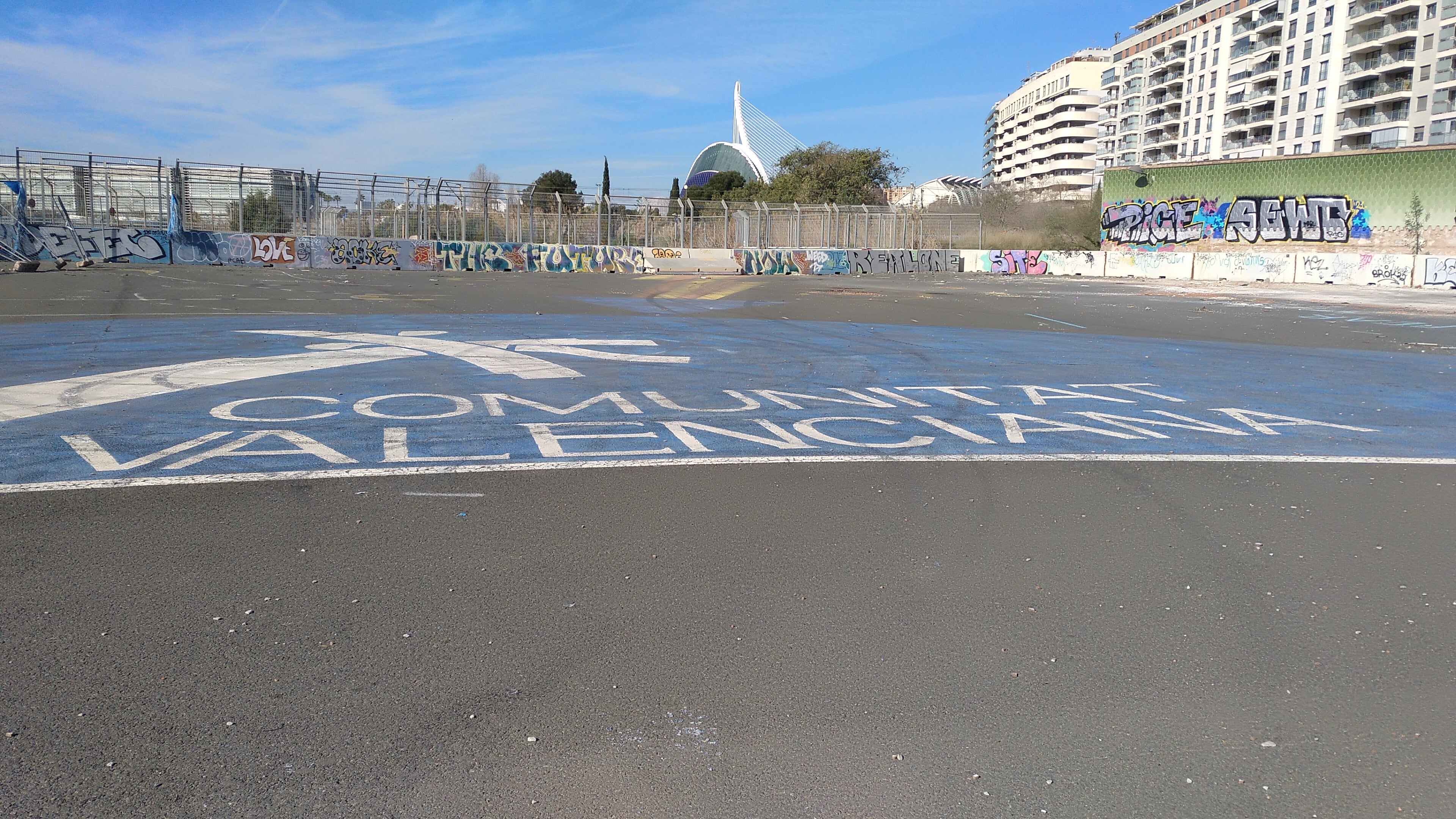 Así luce a día de hoy la escapatoria de la curva más al oeste del circuito urbano de Fórmula 1 de València