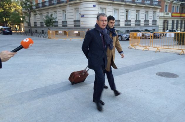 Granados a su llegada a la Audiencia