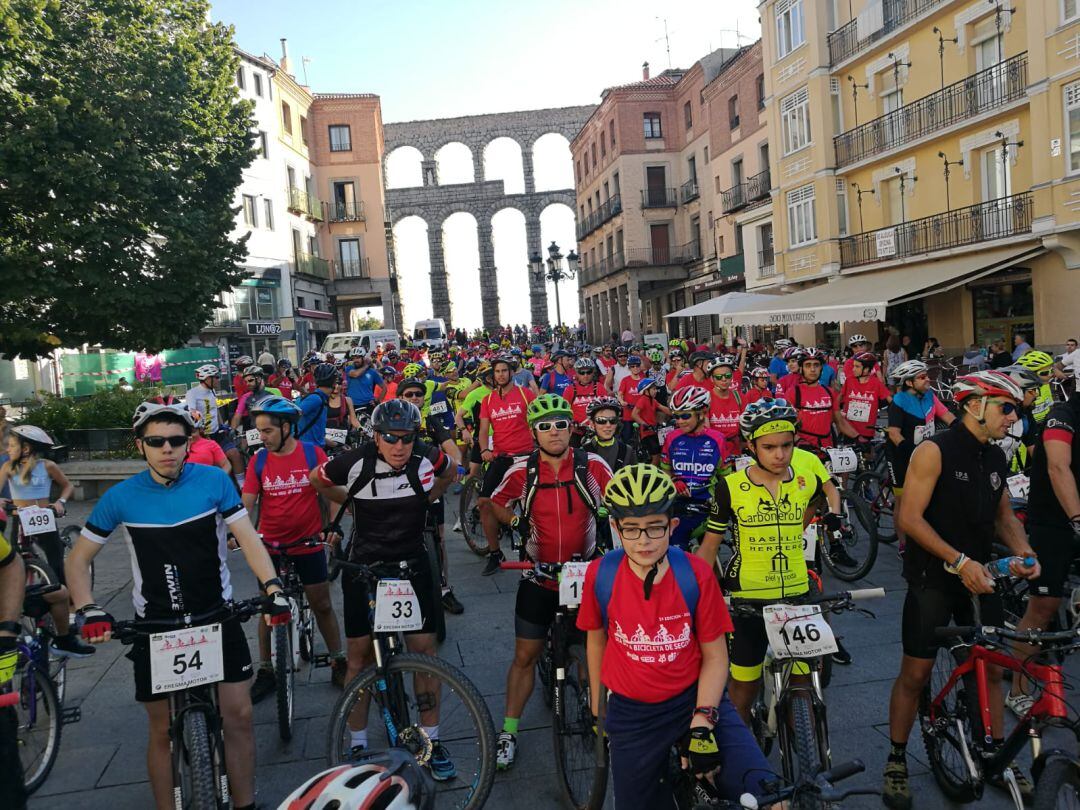 Participantes en el Día de la Bicicleta Radio Segovia