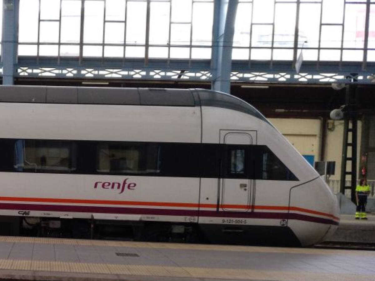 La CGT convoca paros en Renfe en plena operación salida