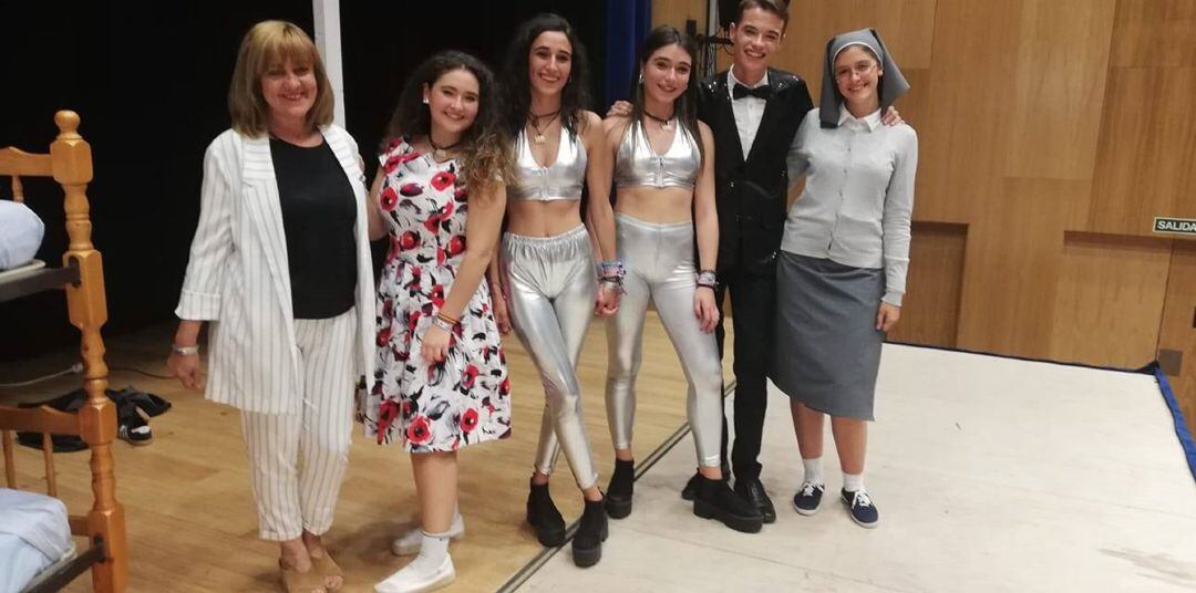 Grupo de teatro del Colegio San Gregorio de Aguilar de Campoo (Palencia)