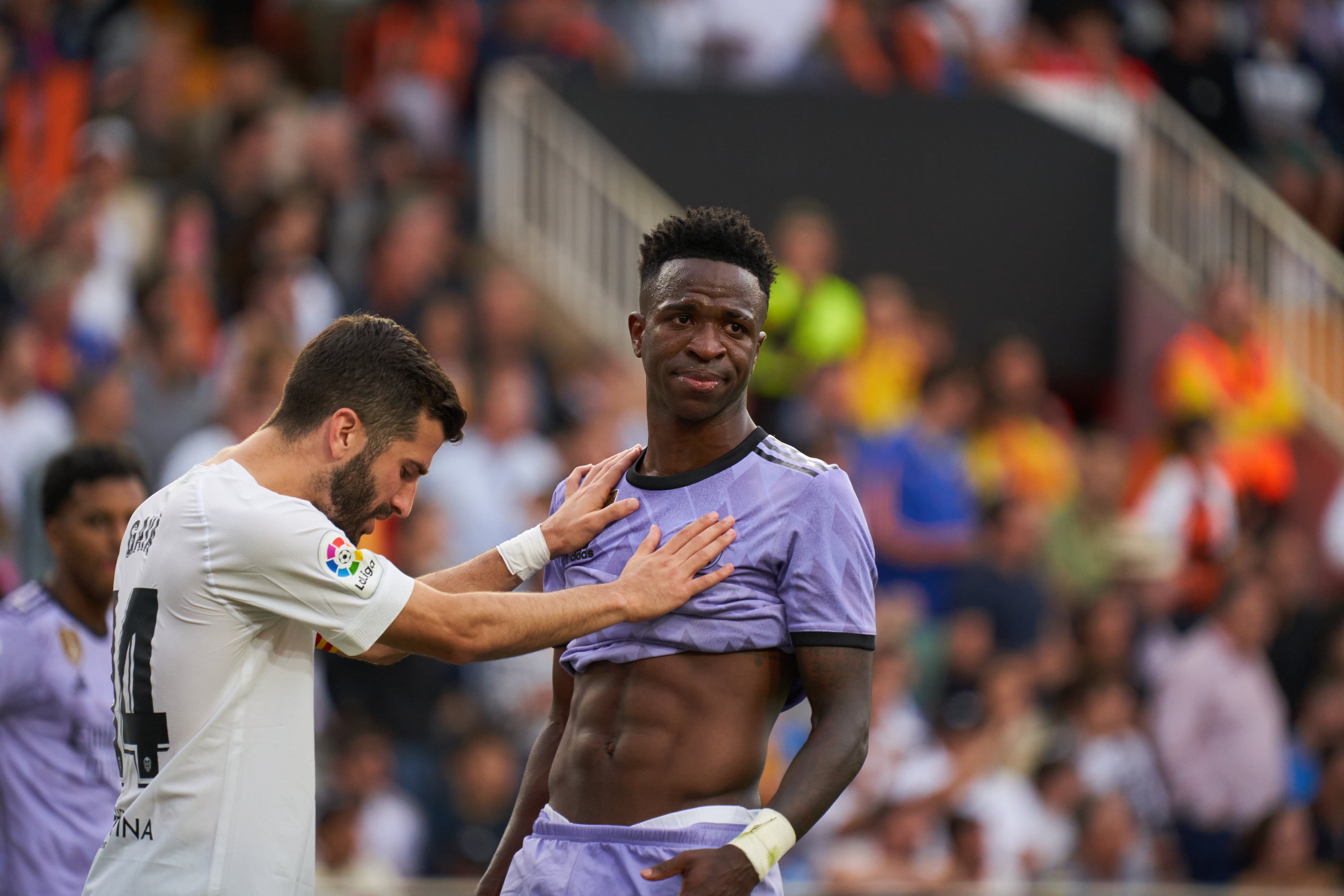 Gayà y Vinicius, en el Valencia - Real Madrid en el que Vinicius recibió insultos racistas.