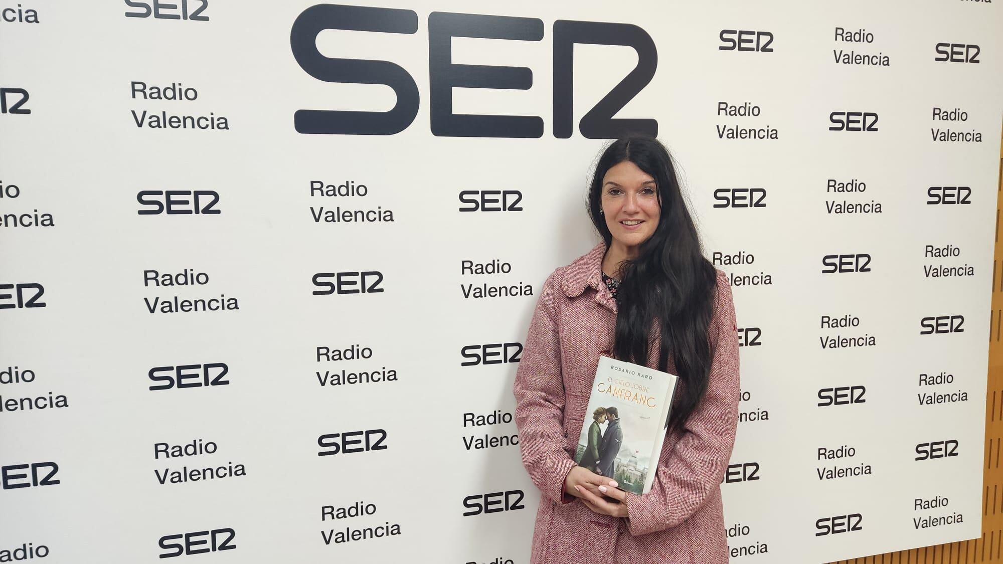 Rosario Raro presenta en Barbastro la obra Prohibida en Normandía. Foto: Cadena ser