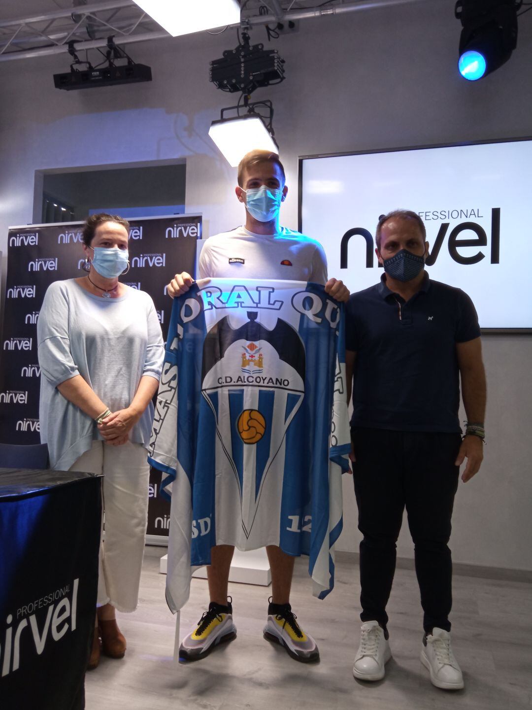 El portero Tomaz ha sido presentado en las instalaciones de Nirvel