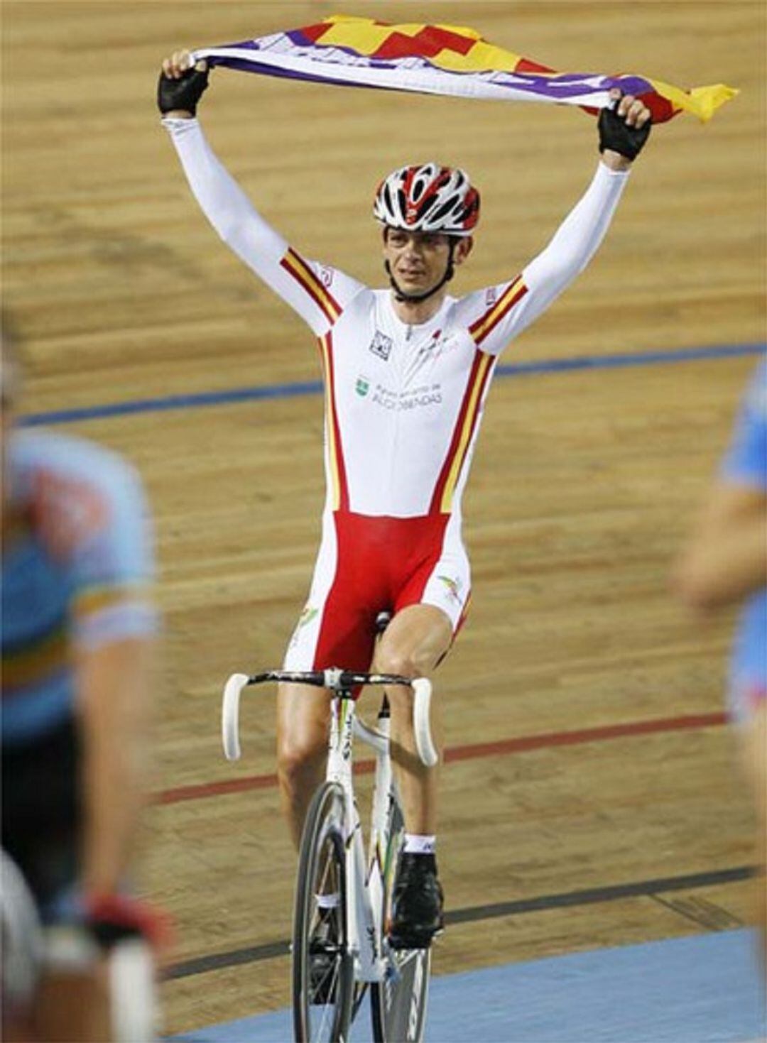 El ex ciclista, Joan Llaneras, logra su séptimo campeonato del mundo de ciclismo en pista.