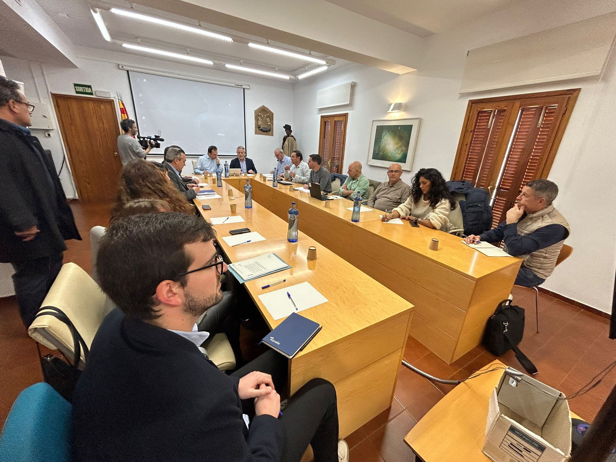 Imagen de la reunión de la junta de aguas