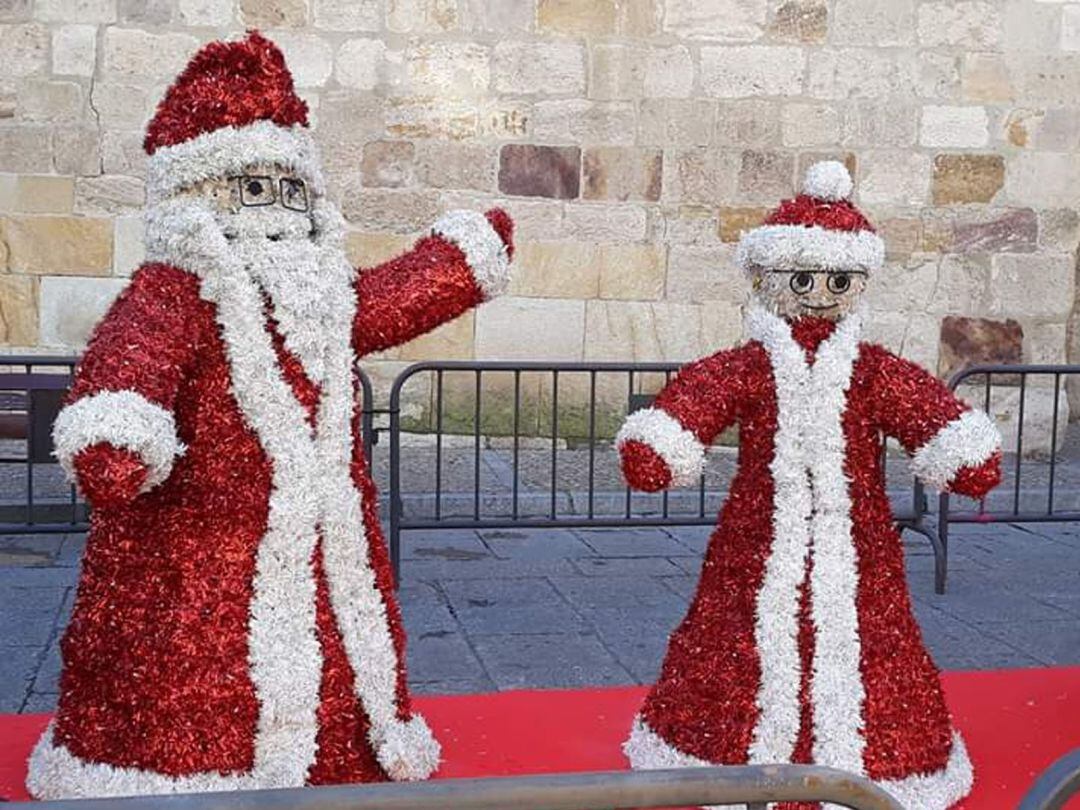 Uno de los ornamentos colocados en la Plaza Mayor de Zamora