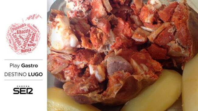 Tita elabora y ahuma sus butelos en una casa centenaria.