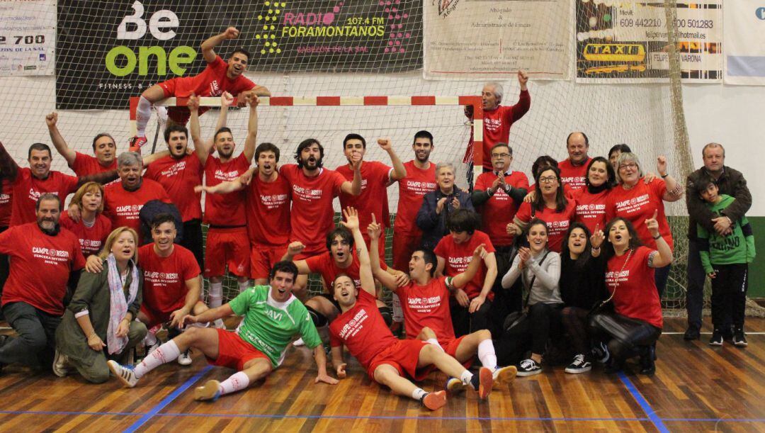 El Castro Fútbol Sala celebra su victoria.