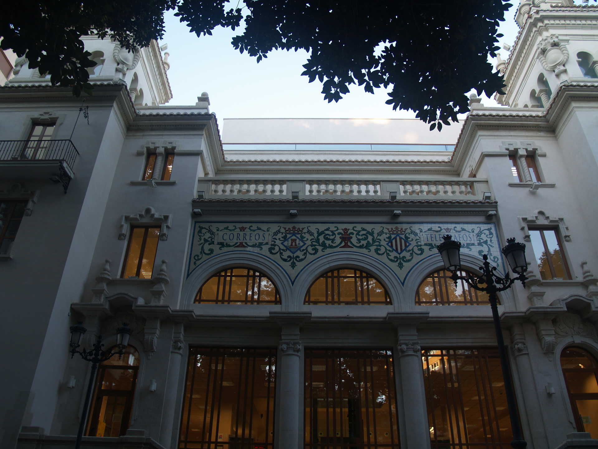 Edificio de Correos plaza de Gabriel Miró en Alicante