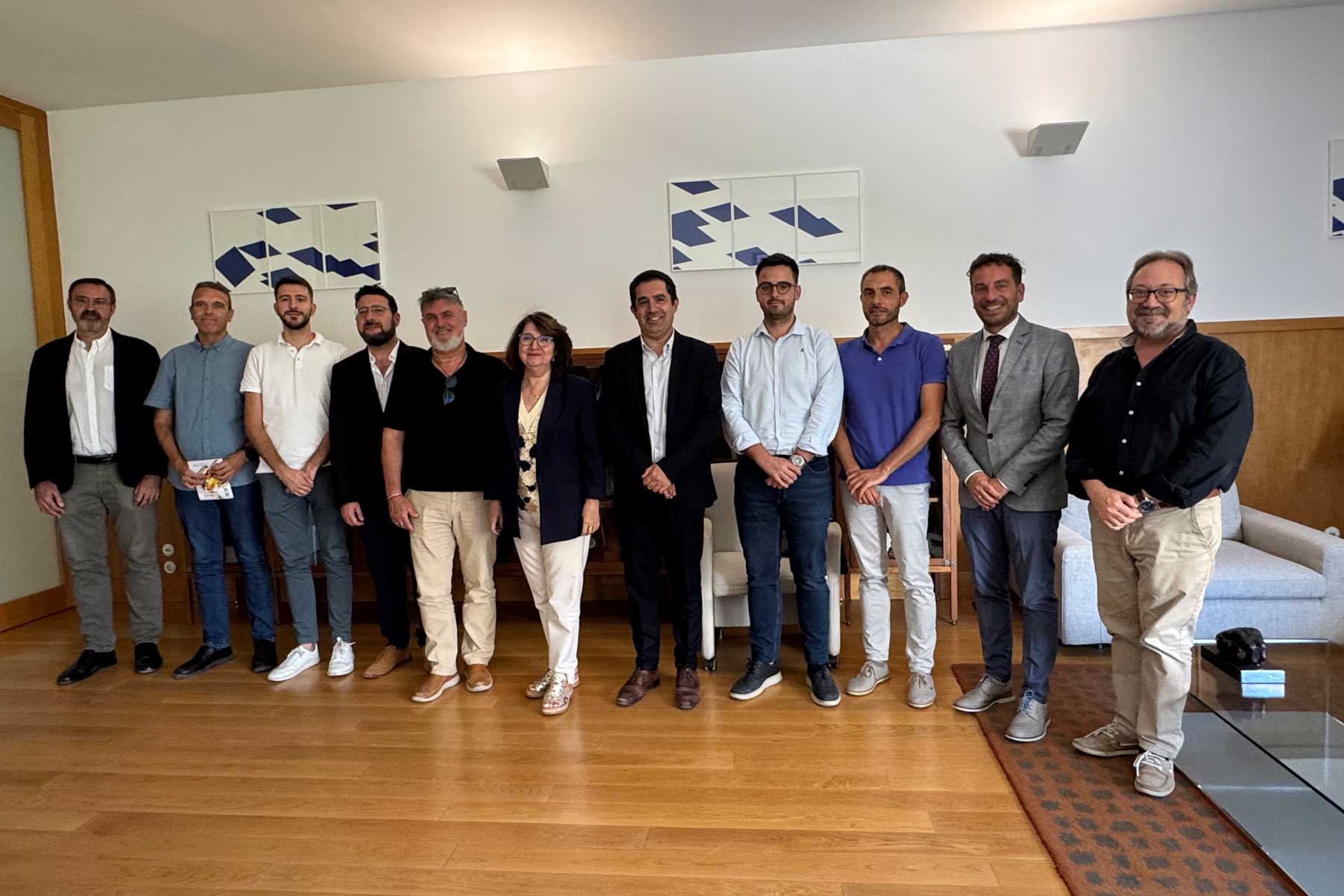 La rectora Amparo Navarro y su equipo, junto a los alcaldes de Alcoy, Cocentaina, Muro y Banyeres de Mariola