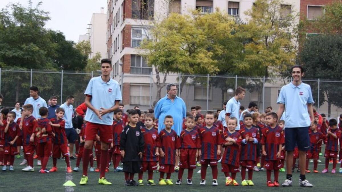 L'article 19 de la FIFA afecta 1.400 nens