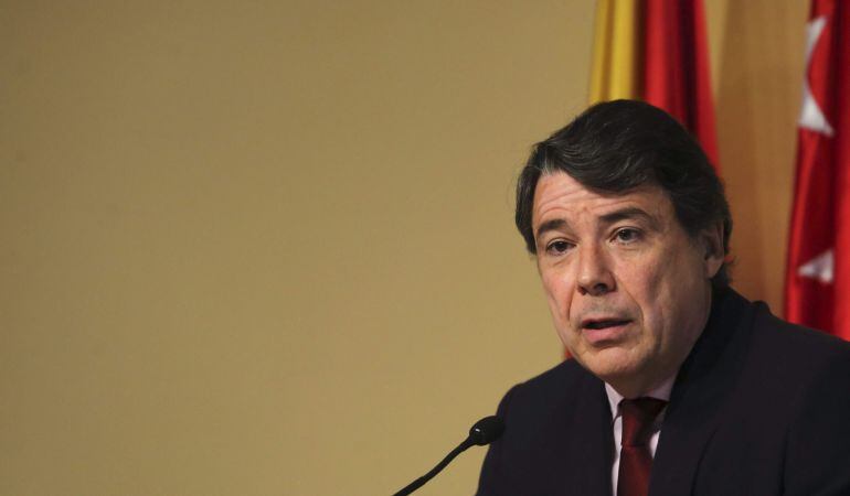 El presidente de la Comunidad de Madrid, Ignacio González, durante la rueda de prensa en la que denunció ser víctima de un intento de &quot;extorsión&quot; policial para que retire las denuncias por la investigación abierta contra la vivienda de su propiedad en la 